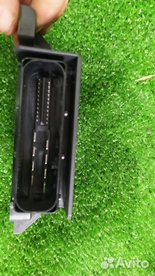 Блок управления парковочным тормозом Volkswagen