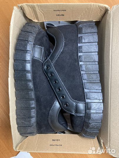 Кроссовки женские