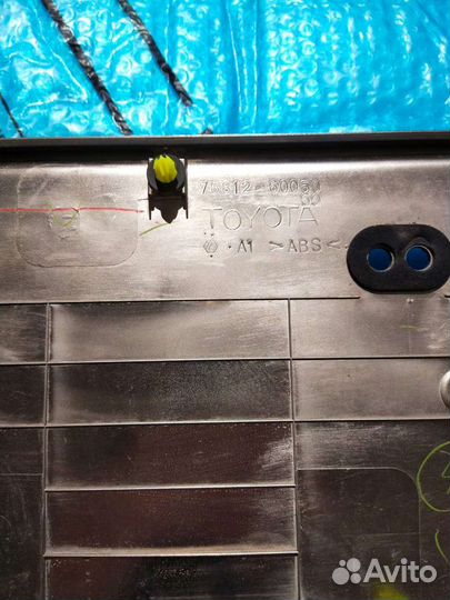 Накладка крышки багажника Lexus Lx 570 черная