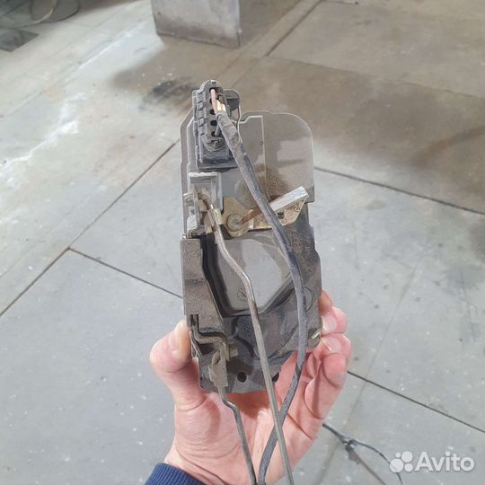 Замок двери (элек прив)левая задняя дверь гранта