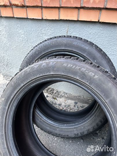 Bridgestone Blizzak Spike-01 215/55 R17 98T