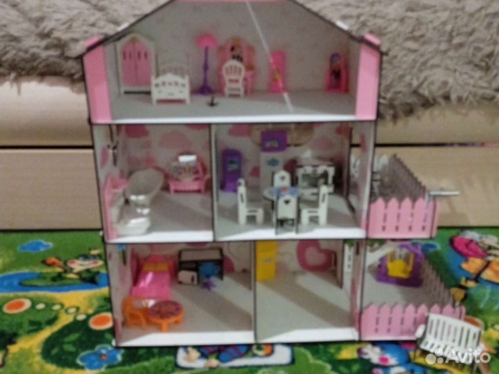 Кукольный домик с мебелью