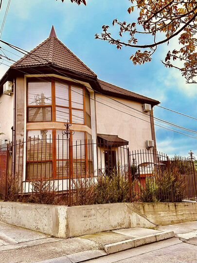 Дом 225 м² на участке 2 сот.