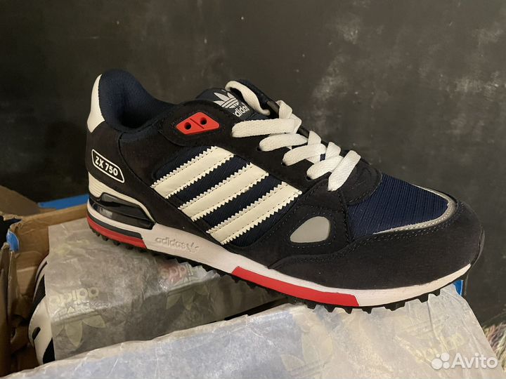 Кроссовки adidas zx 750