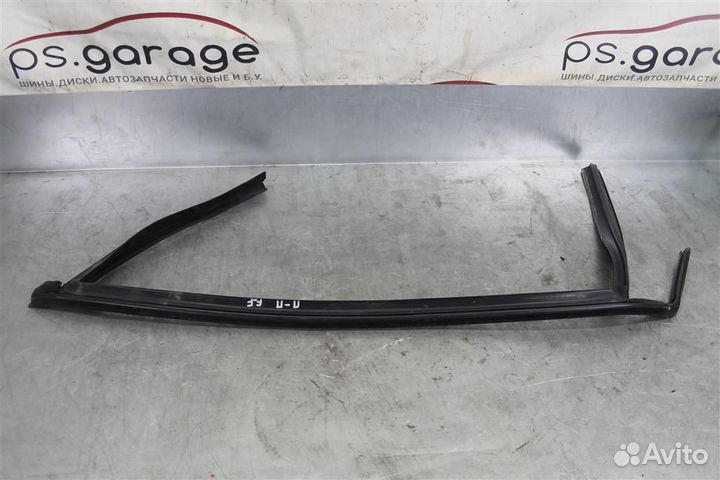 Уплотнитель стекла двери передней правой Ford Foc