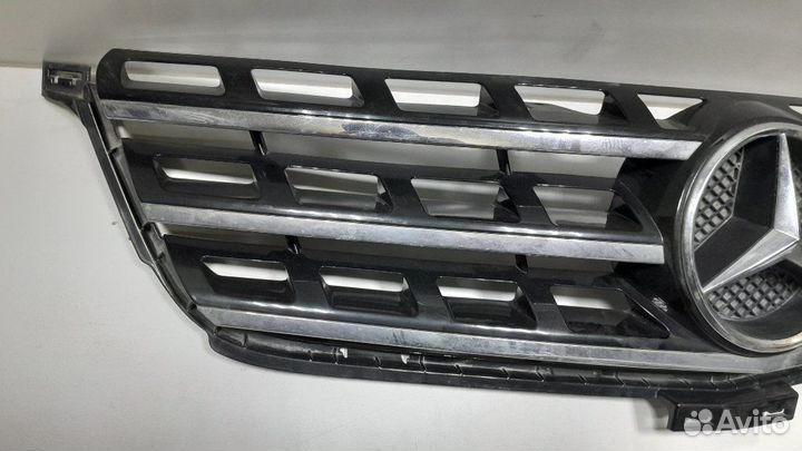 Решетка радиатора передняя Mercedes Ml
