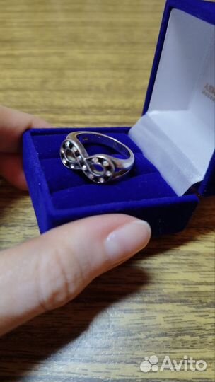 Кольцо с кристаллами Сваровски