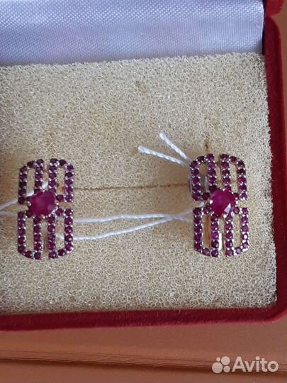 Золотые серьги с рубинами