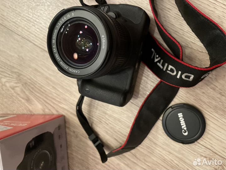 Зеркальный фотоаппарат Canon EOS 600D