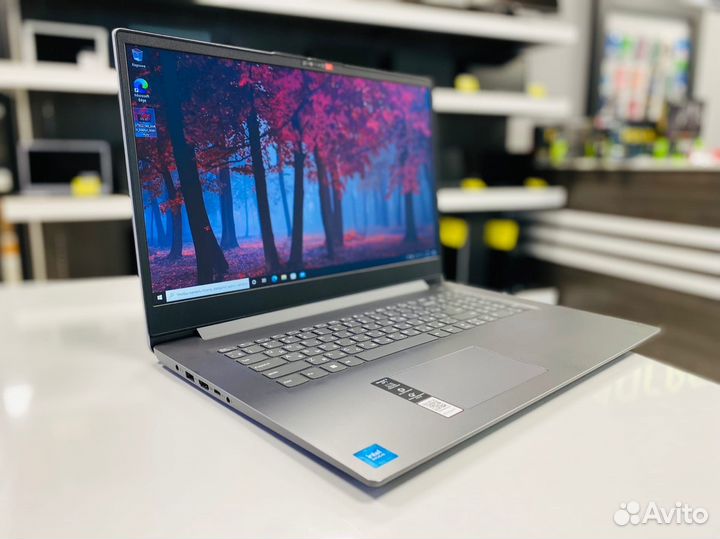 New/ Lenovo 17.3