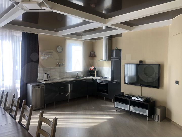 Коттедж 230 м² на участке 10 сот.