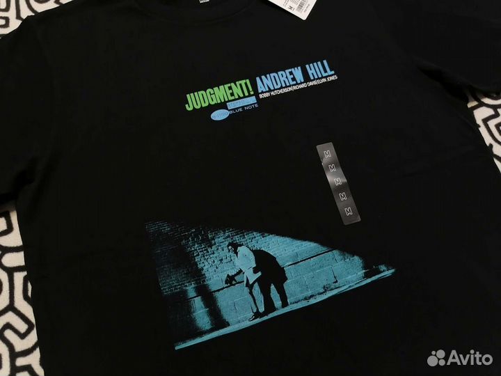 Uniqlo S/M/ Andrew Hill