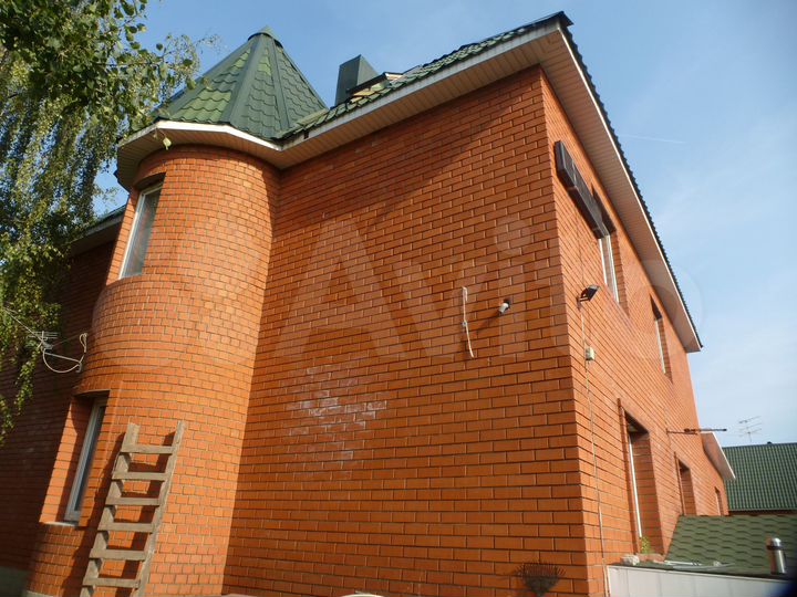 Коттедж 910 м² на участке 16 сот.