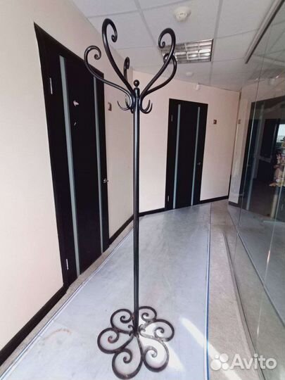 Вешалка для одежды напольная металлическая