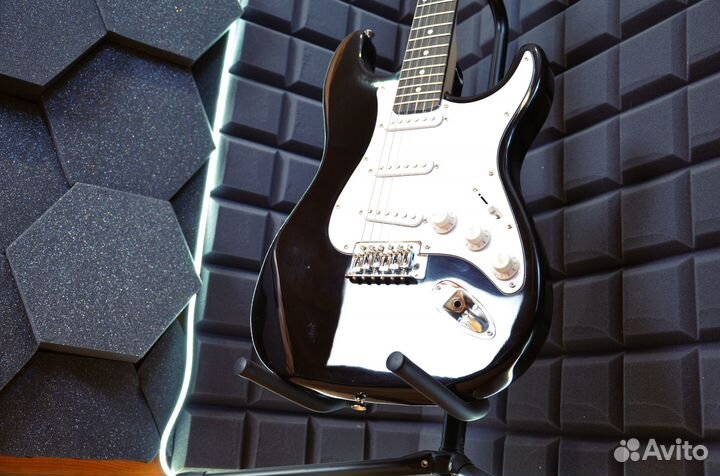 Электрогитара Fender Strarocaster новая