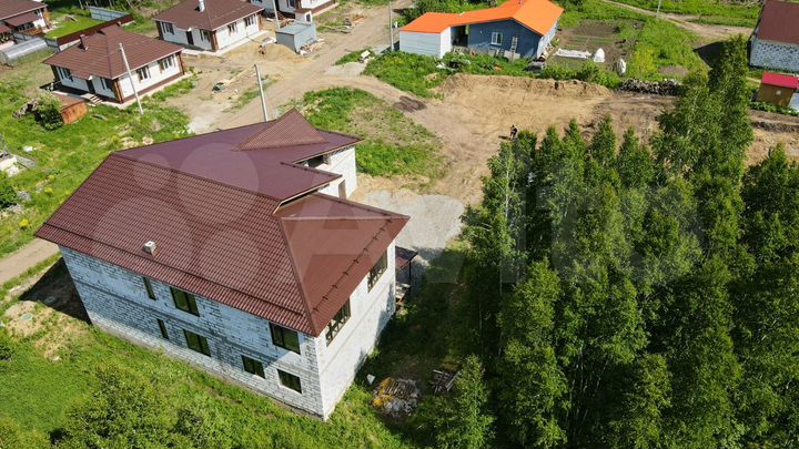 Коттедж 328 м² на участке 16 сот.