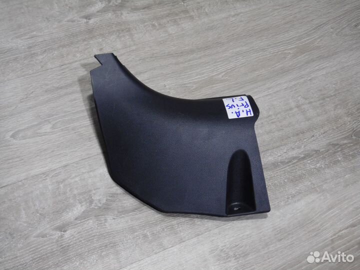 Облицовка порога в ноги левая Тойота Приус 50