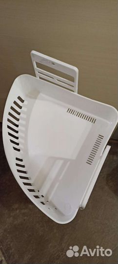 Угловая полка в ванную комнату