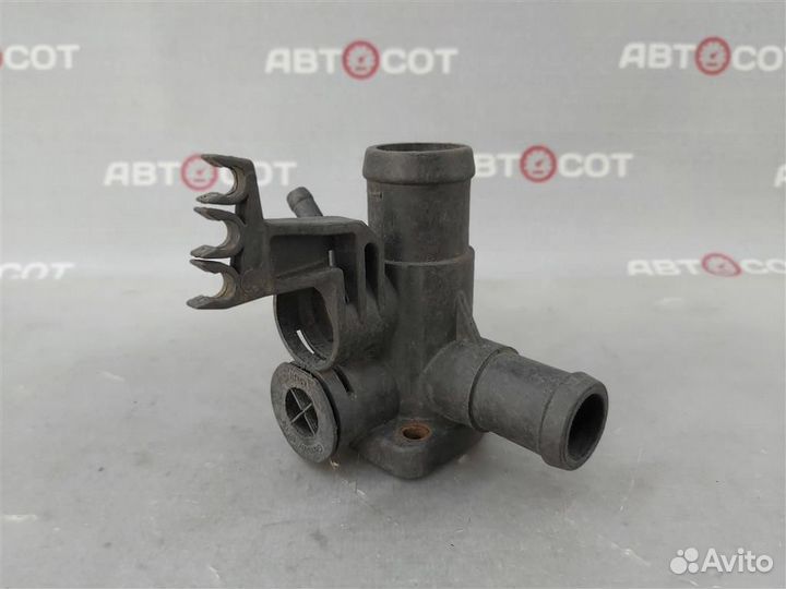 Фланец с уплотнительным кольцом VW Passat (B4) 19