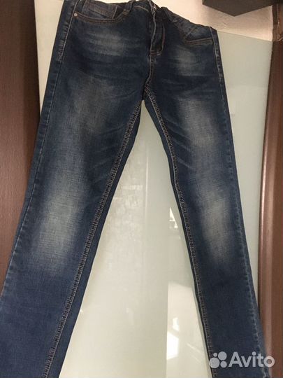 Джинсы новые в подарок рубашка