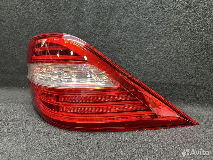 Правый фонарь Mercedes M ML w166 11-15г целый
