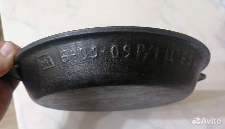 Чугунная сковорода с ручками СССР d-25,5 см