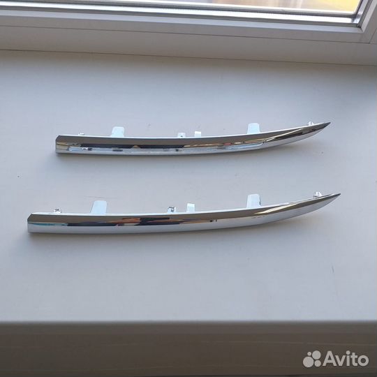 Молдинг решетки радиатора центр. левый Honda CR-V