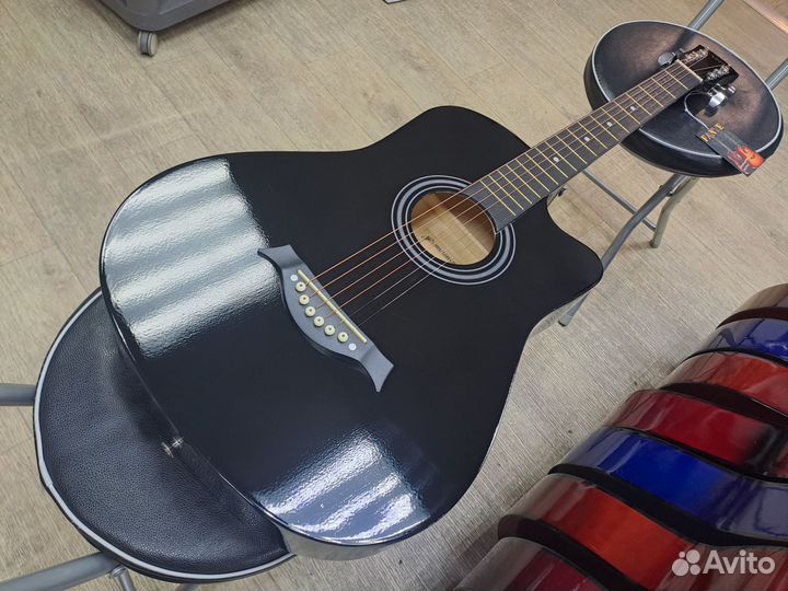 Гитара акустическая чёрная