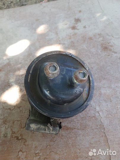 Правая подушка под двигатель на субару легаси