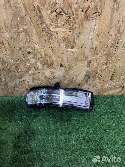 Повторитель поворота зеркало правый RAM 2019+