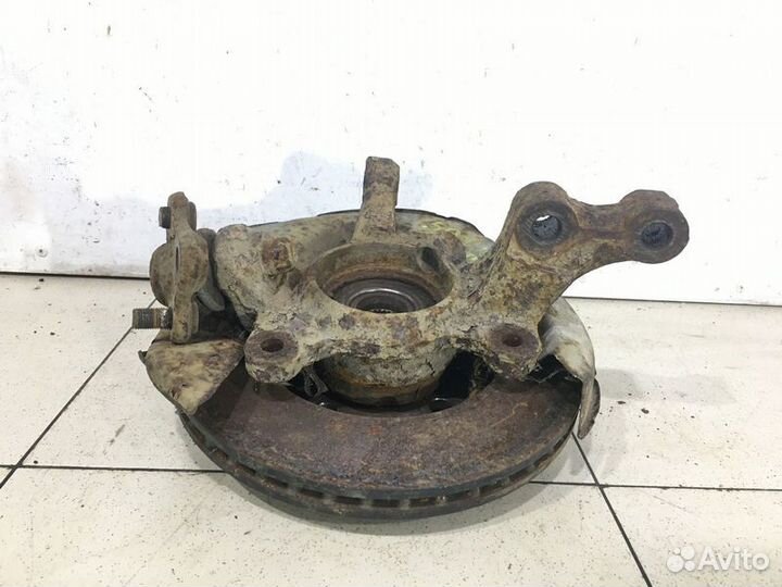 Кулак передний левый