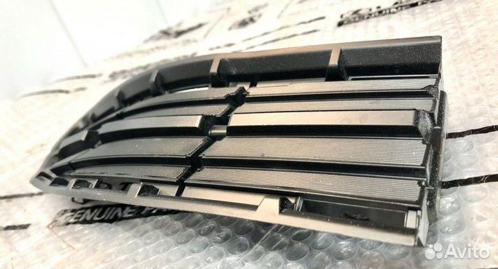 Заглушка бампера передняя левая Toyota Rav4