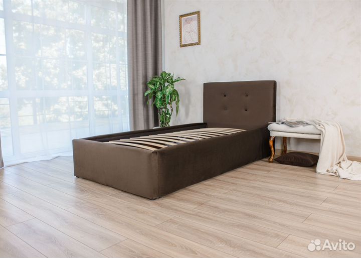 Кровать с матрасом