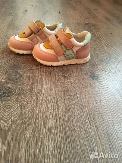 Кроссовки для девочки 20