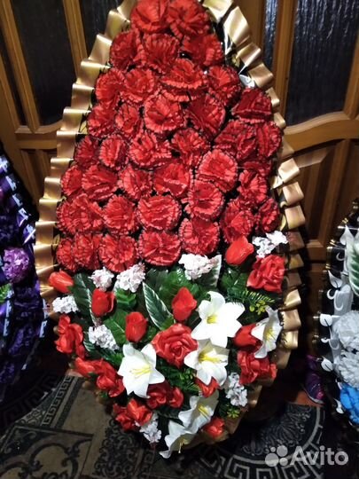 Ритуальные венки и корзины