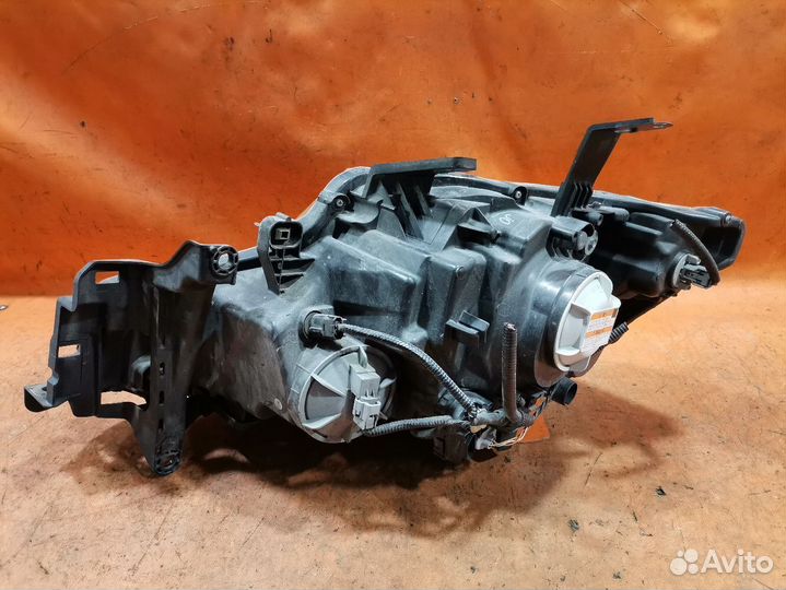 Фара левая/правая Honda Stepwgn RK1 ксенон