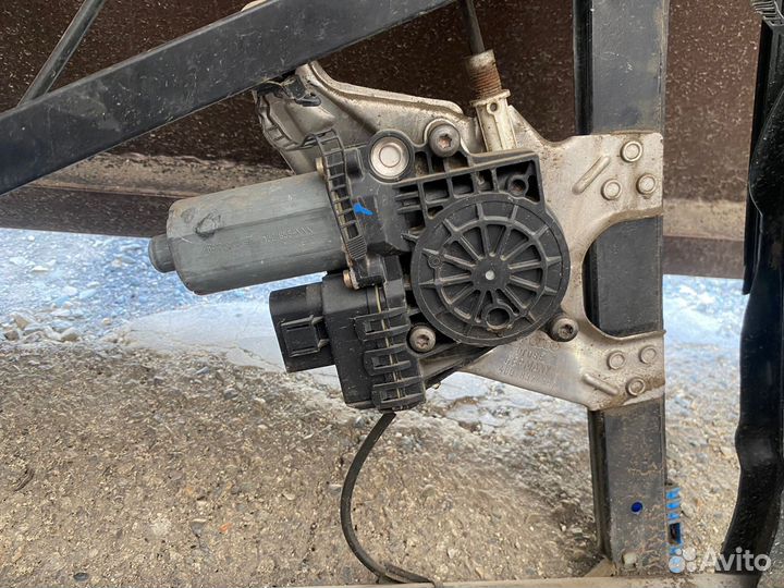 Стеклоподъемник передний левый Audi A6 C5