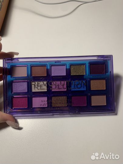 Палетка теней revolution reflective ultra violet