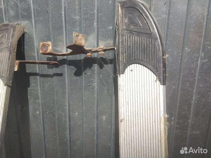 Универсальные дополнительные пороги для автомобиля