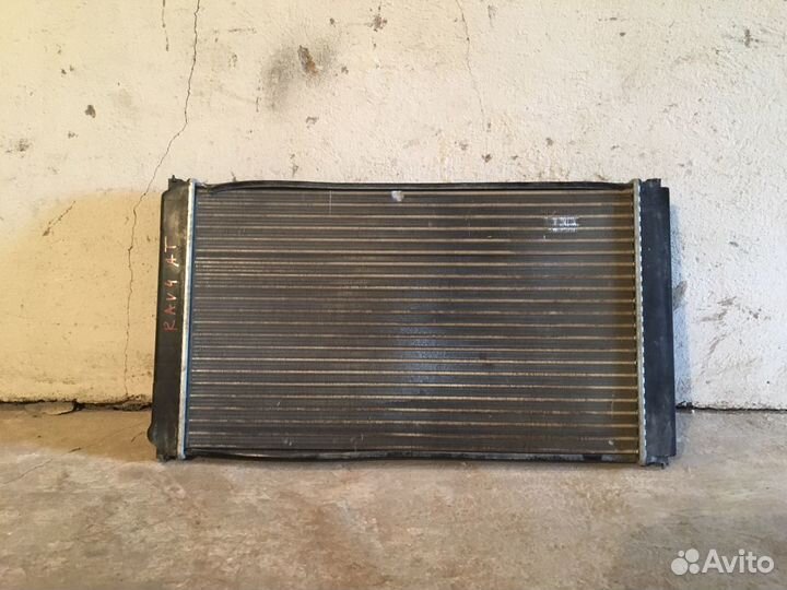 Радиатор охлаждения Toyota RAV4 ат 05-12г