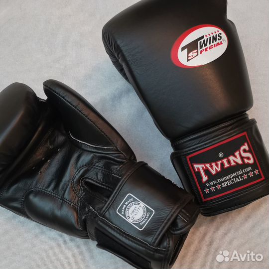 Боксерские перчатки Twins кожаные