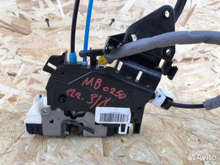 Замок двери задний левый Mercedes-Benz C W204 1.8