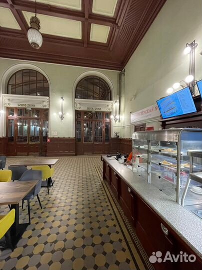 Официант кассир