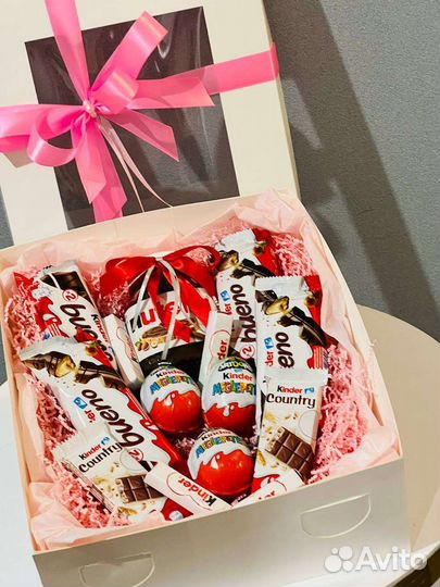 Сладкий бокс с киндерами в подарочной коробке