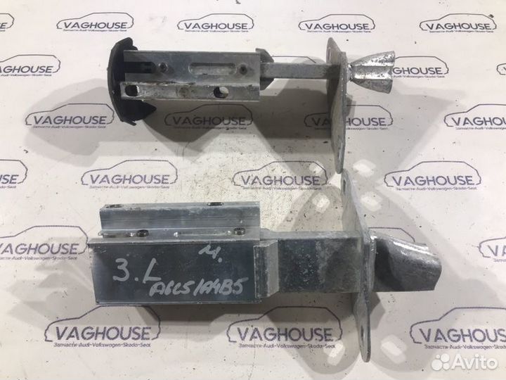 Крепление усилителя бампера заднее Audi A4 B5 8D2