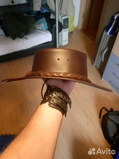 Шляпа с широкими полями (ковбойская) со шнурком