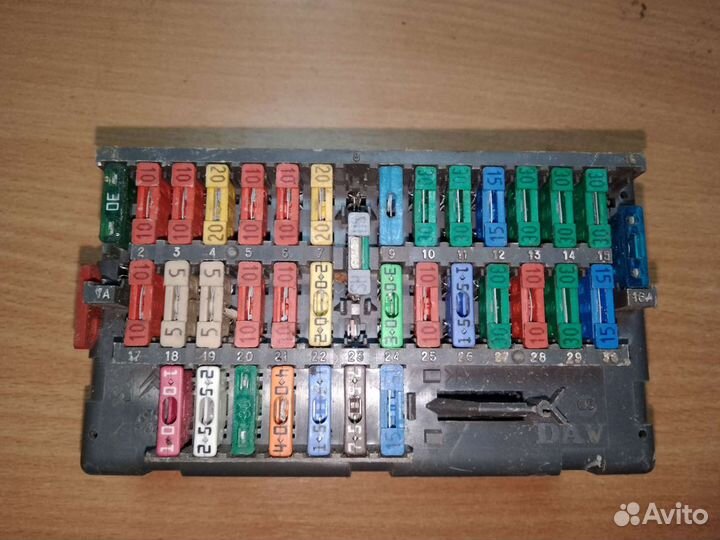 Блок предохранителей Peugeot 406