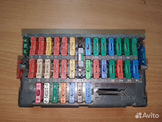 Блок предохранителей Peugeot 406