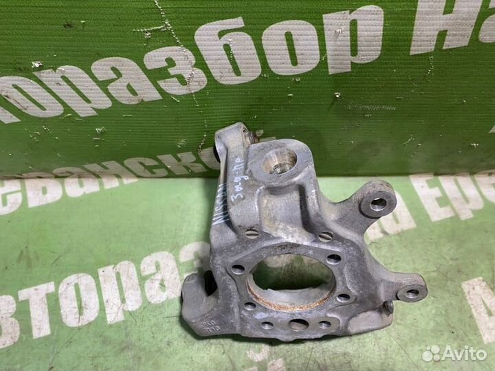 Кулак поворотный задний правый Nissan Skyline PV36