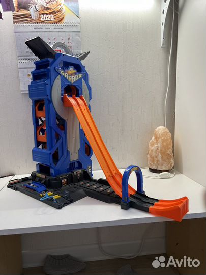 Hot wheels мега гараж